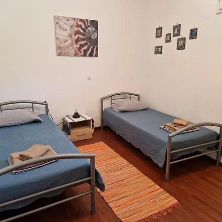 Hippocrate's House Nyaraló